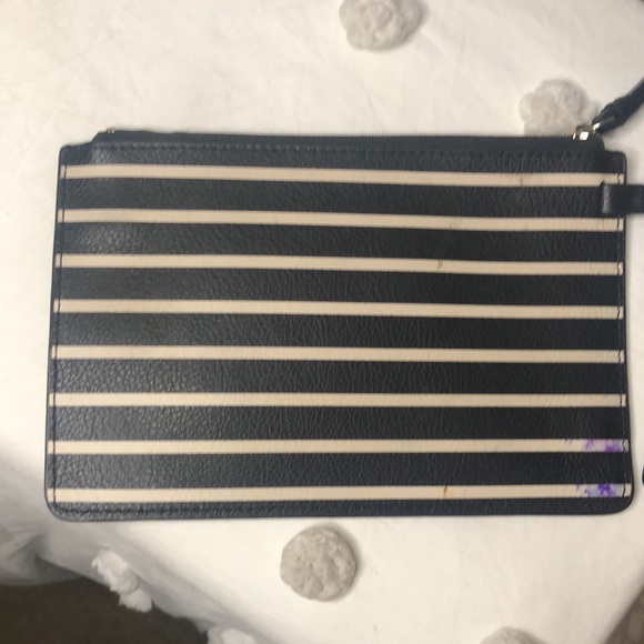 KATE SPADE black and cream leather wristlet. - Picture 3 of 10